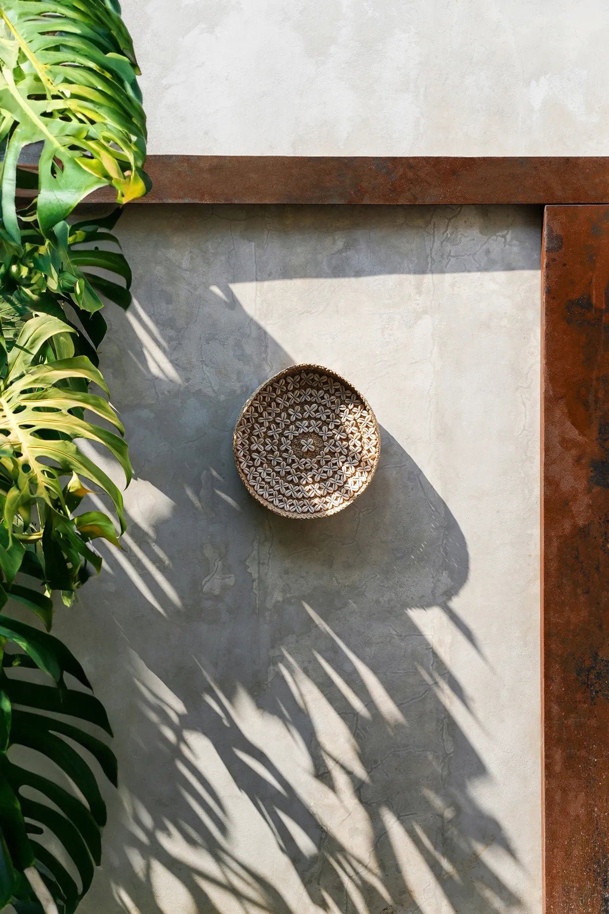 The Costa Shell Plate - Natural White - M