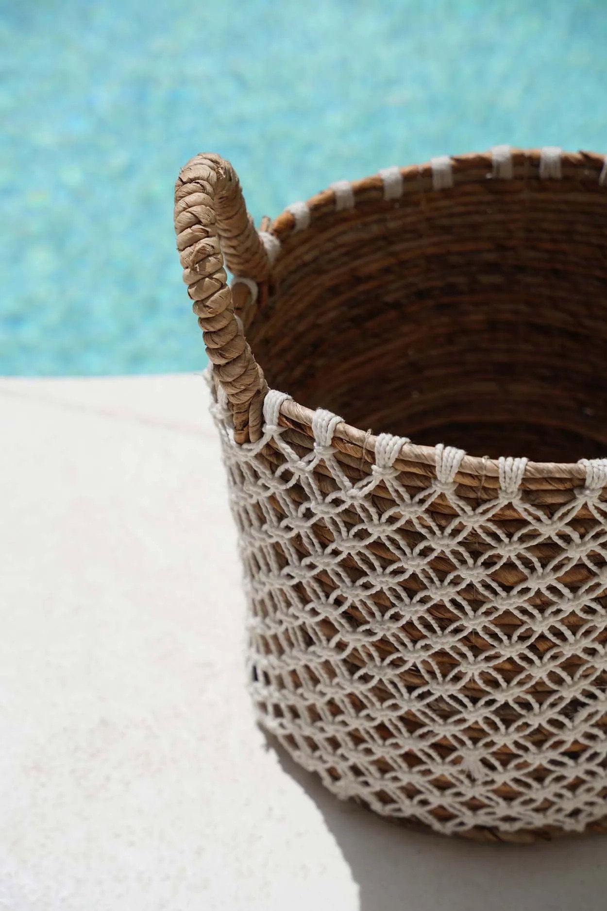 The Crossed Stitched Macrame Basket - L