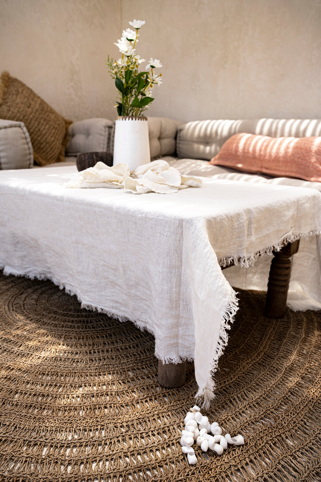 The Table Cloth Hanger - White