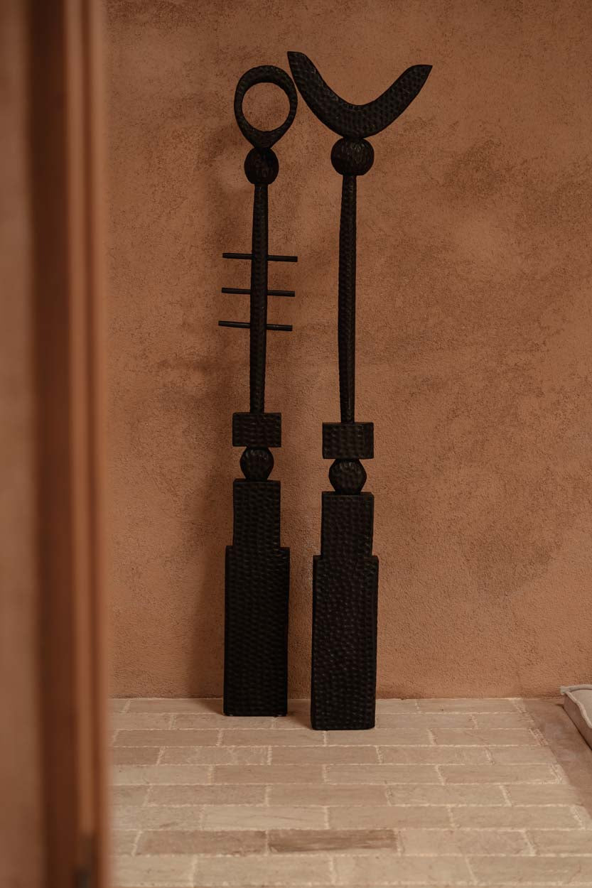 The Totema Pillar - Black