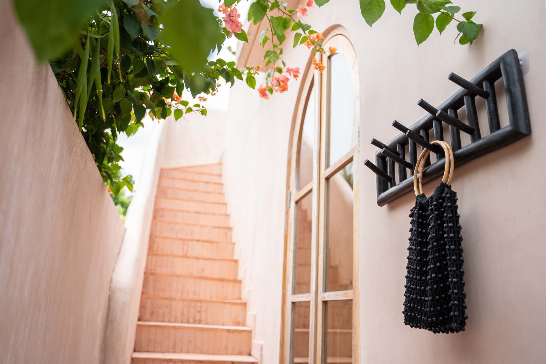 The Island Cloth Hanger - Black