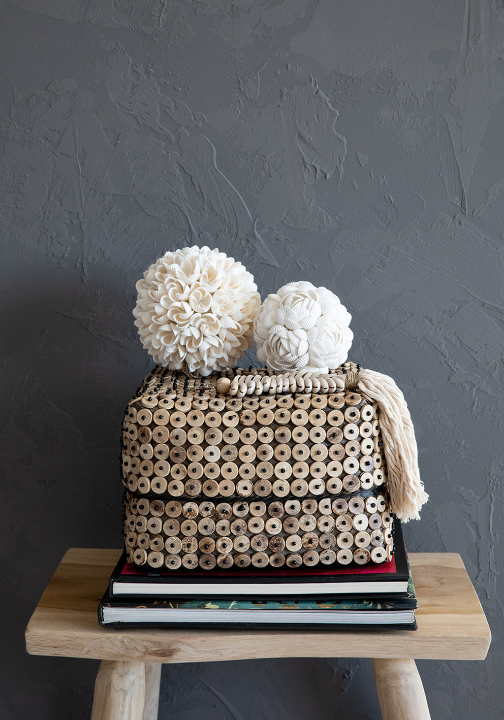 The Flower Shell Ball - White - L