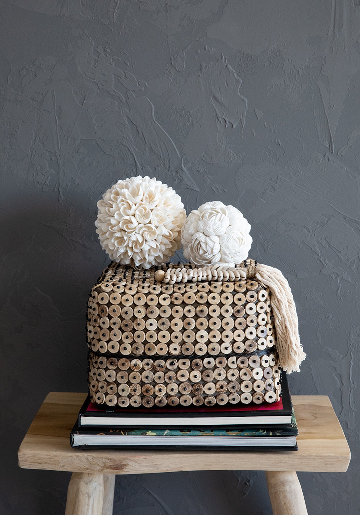 The Flower Shell Ball - White - L