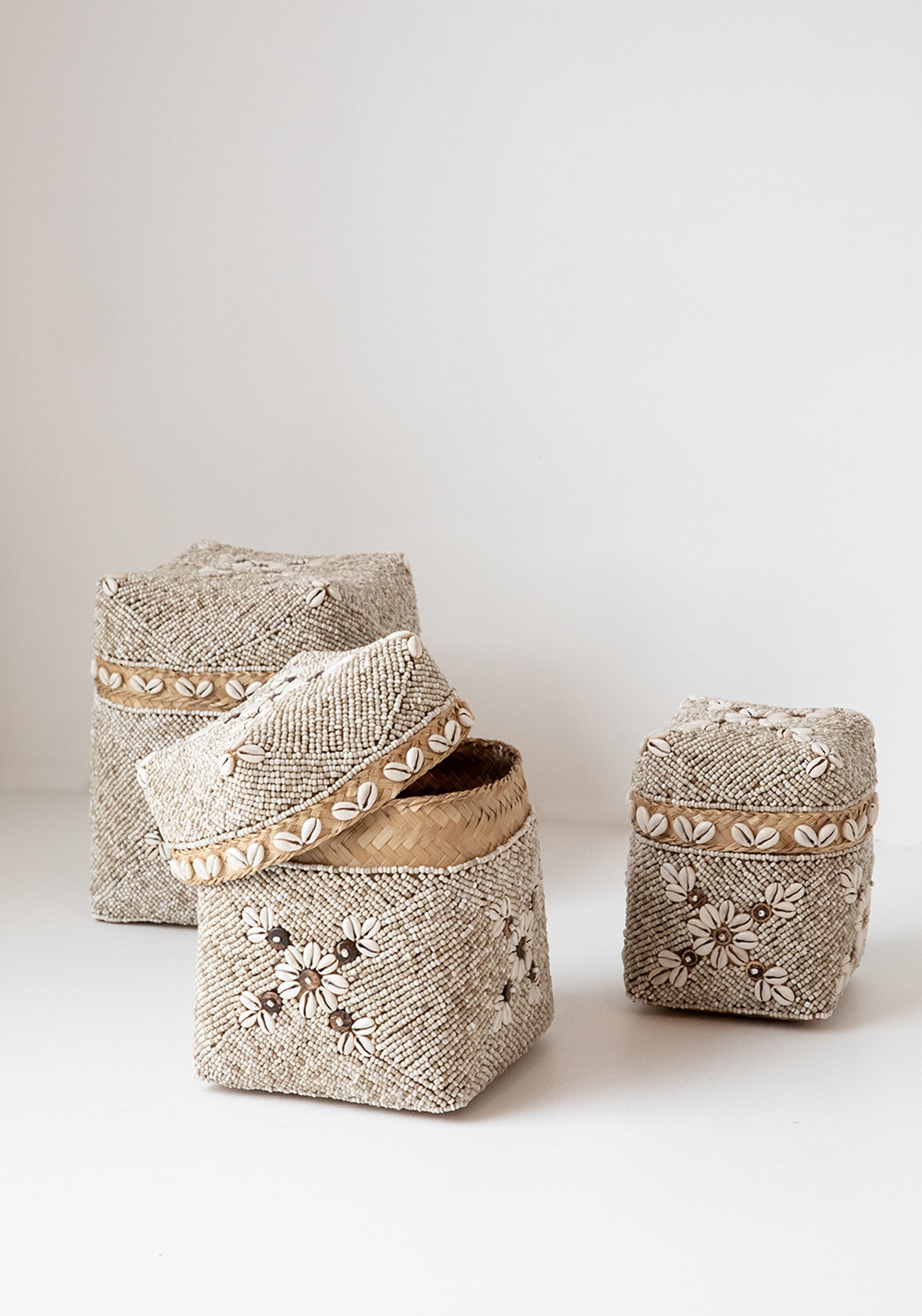 The Beaded Flowers Baskets - Natural Brown - SET/3