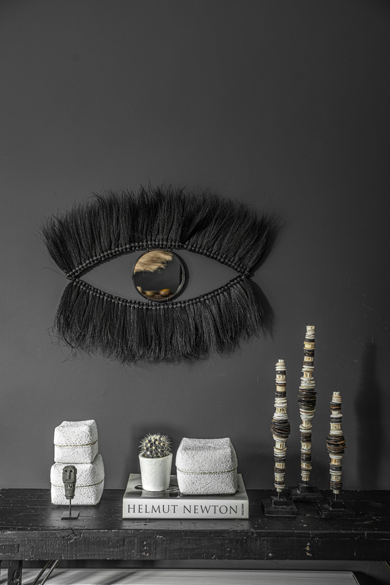 The Money Shell on Stand - Black White - Set of 3