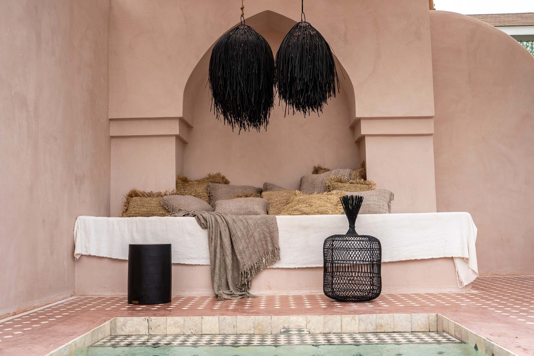 The Shaggy Pendant - Black - M